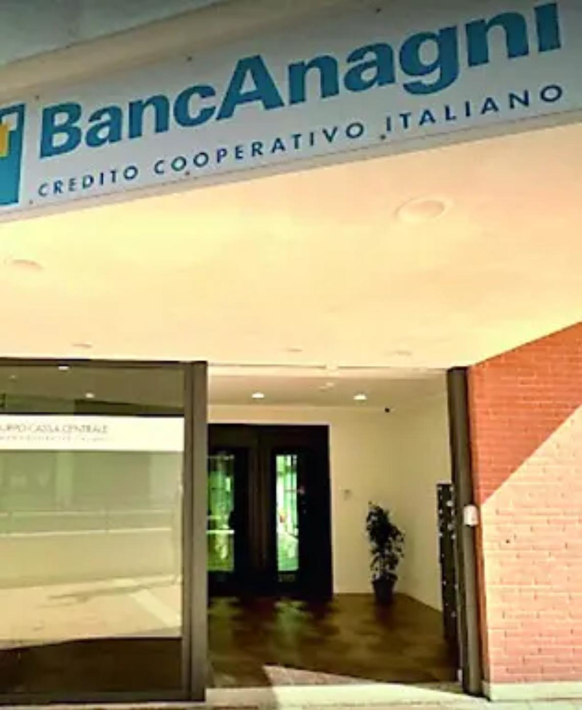 Rapina con ostaggi al Banco di Anagni
