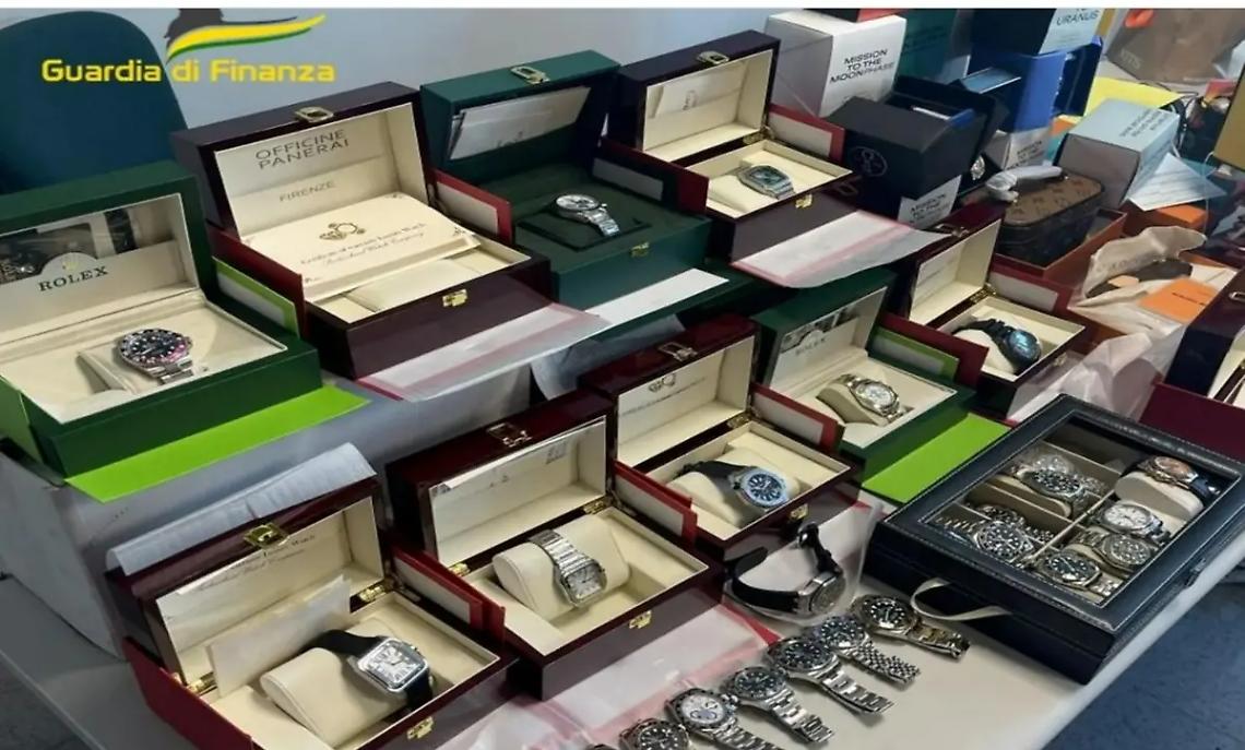 Rolex, Cartier e Gucci: oltre 600 prodotti contraffatti sequestrati