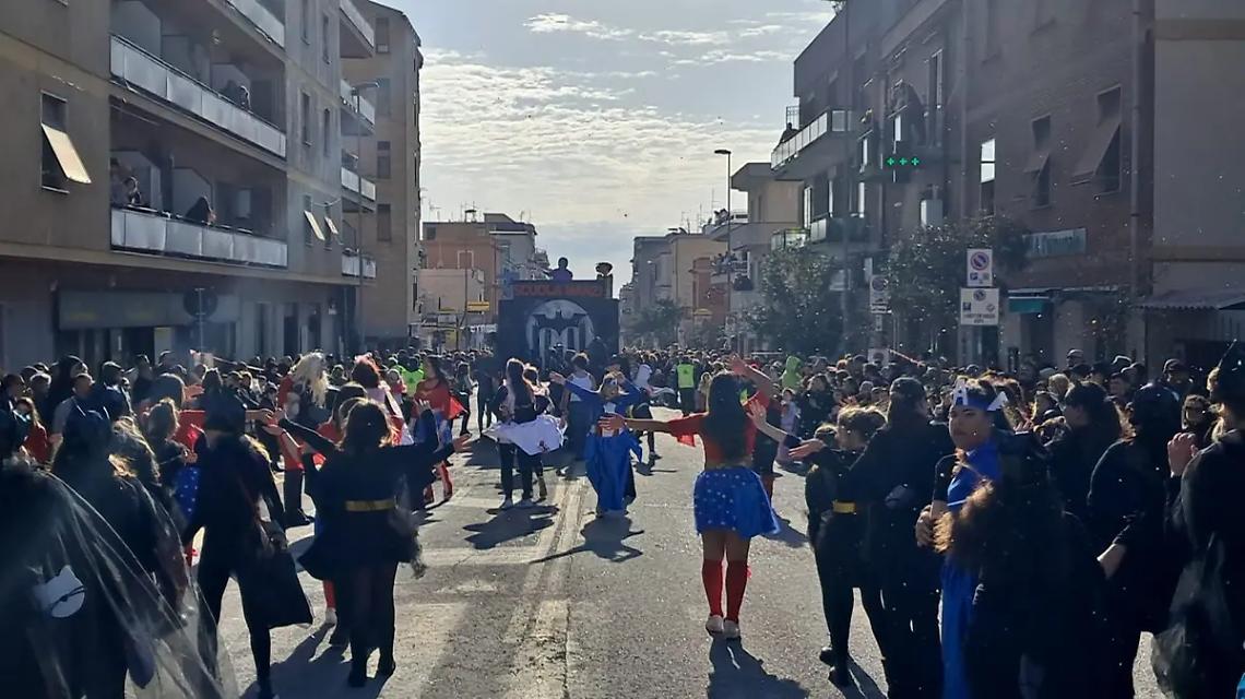 &ldquo;Io faro carnevale&rdquo; benedetto dal sole e dal pubblico VIDEO