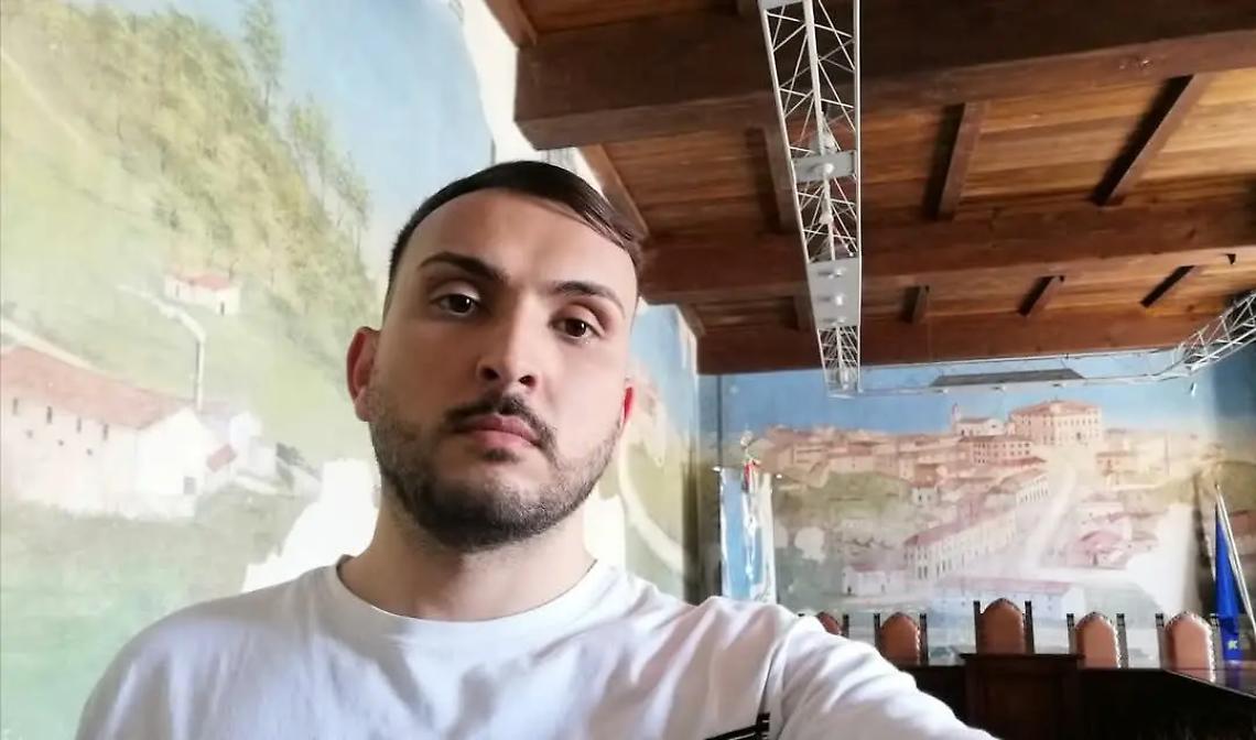 &laquo;Finalmente il faro di illuminazione a via del Minatore&raquo;