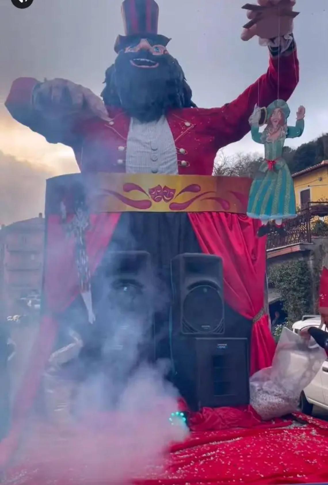 Carnevale: Pinocchio, degli Amici della musica, raccoglie gli applausi dei cittadini di Allumiere