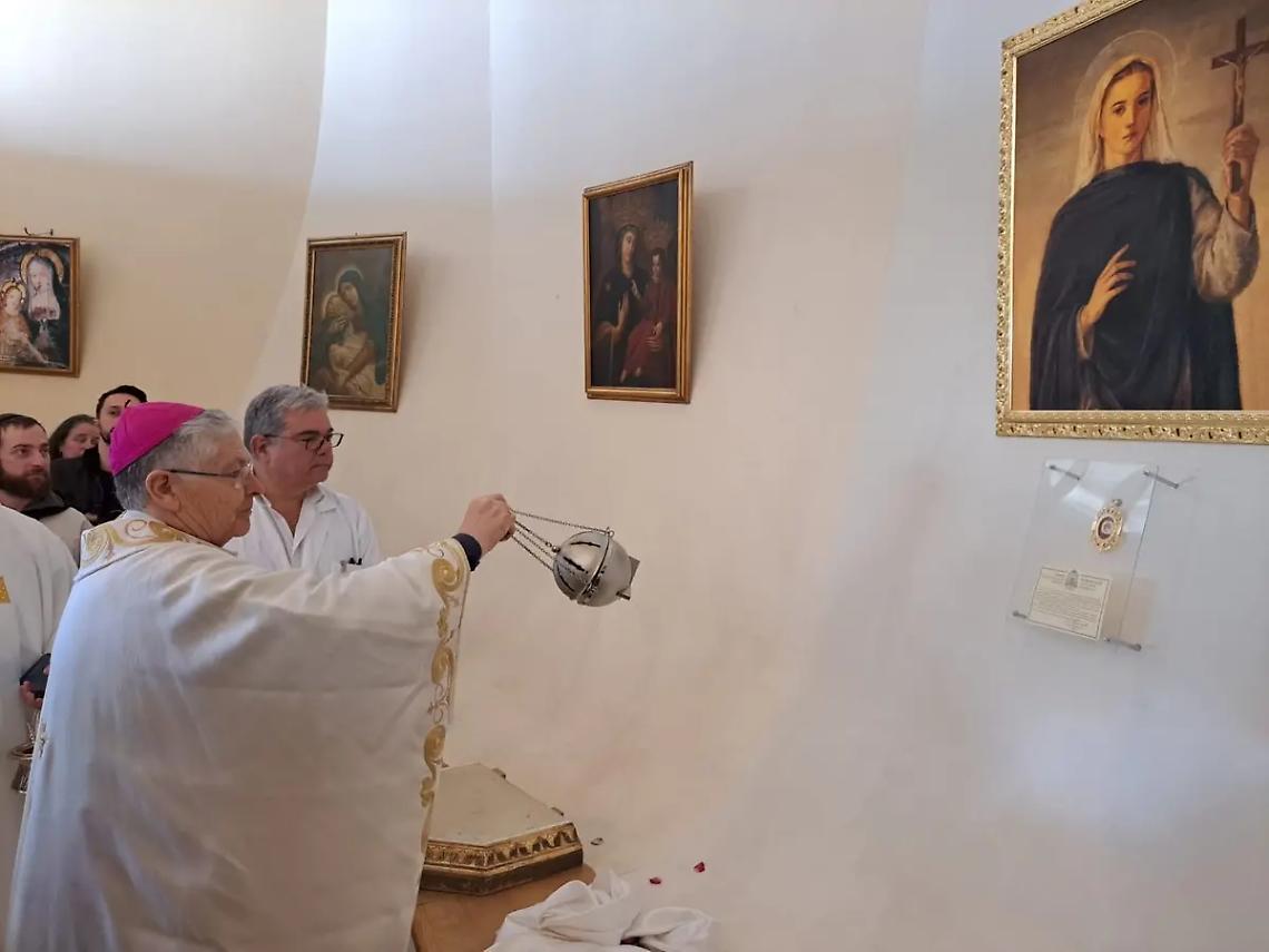 Il vescovo dona reliquia di Santa Rosa all&rsquo;ospedale di Viterbo