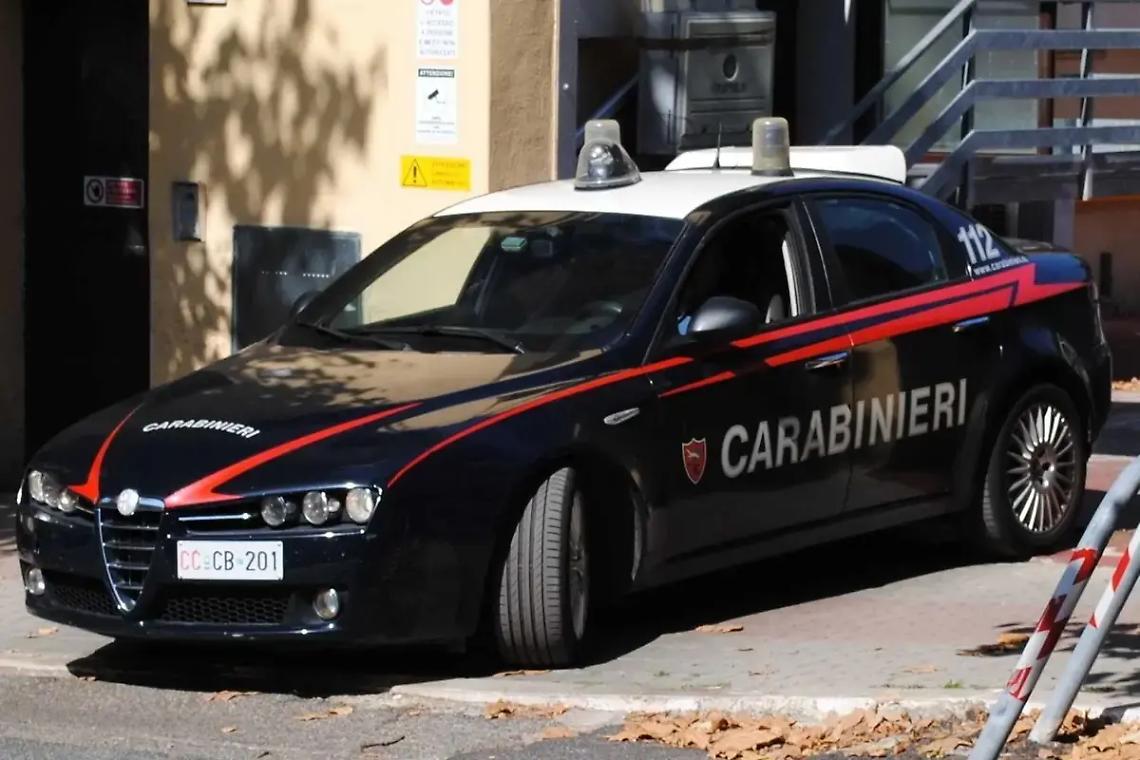 Auto raggiunta da colpi di pistola