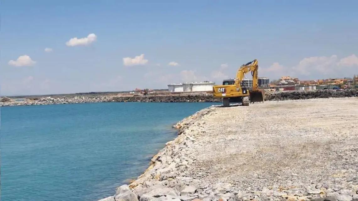 Porto commerciale, dal dragaggio &ldquo;spuntano&rdquo; ordigni della guerra