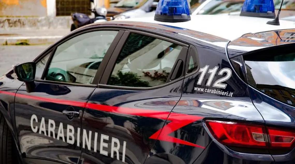 Spaccio, violenza, minaccia a pubblico ufficiale e porto abusivo di armi: un arresto a Montalto