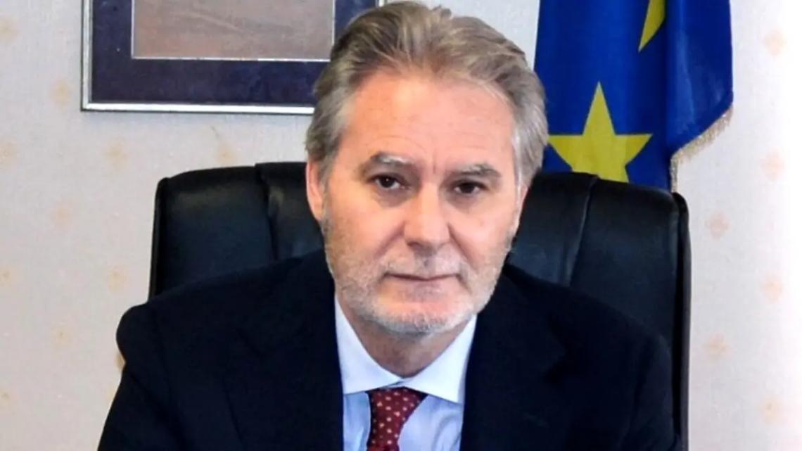 Daspo alla donna che spacciava fuori dalla scuola