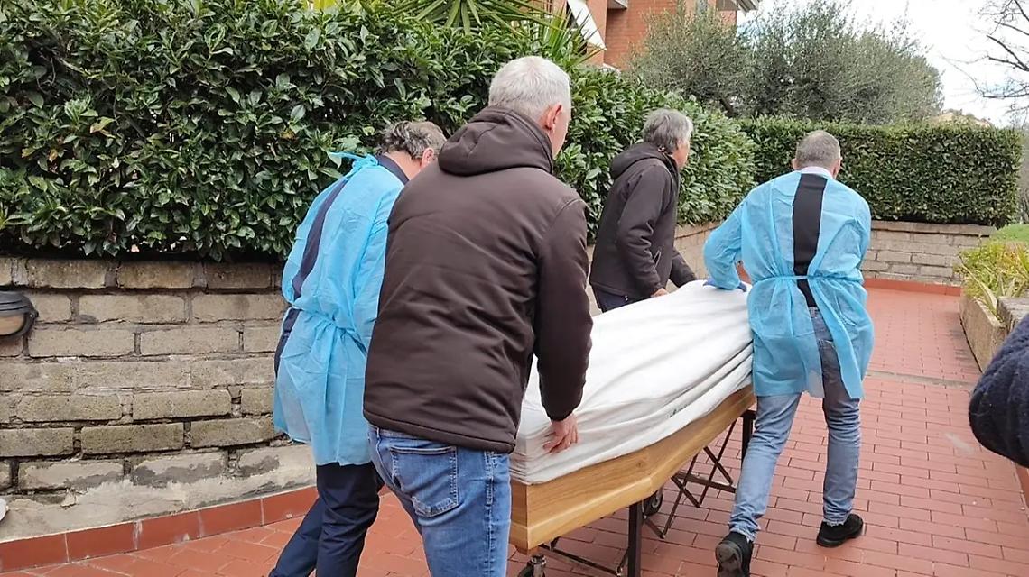 Incendio in un appartamento, trovato morto un uomo di 94 anni