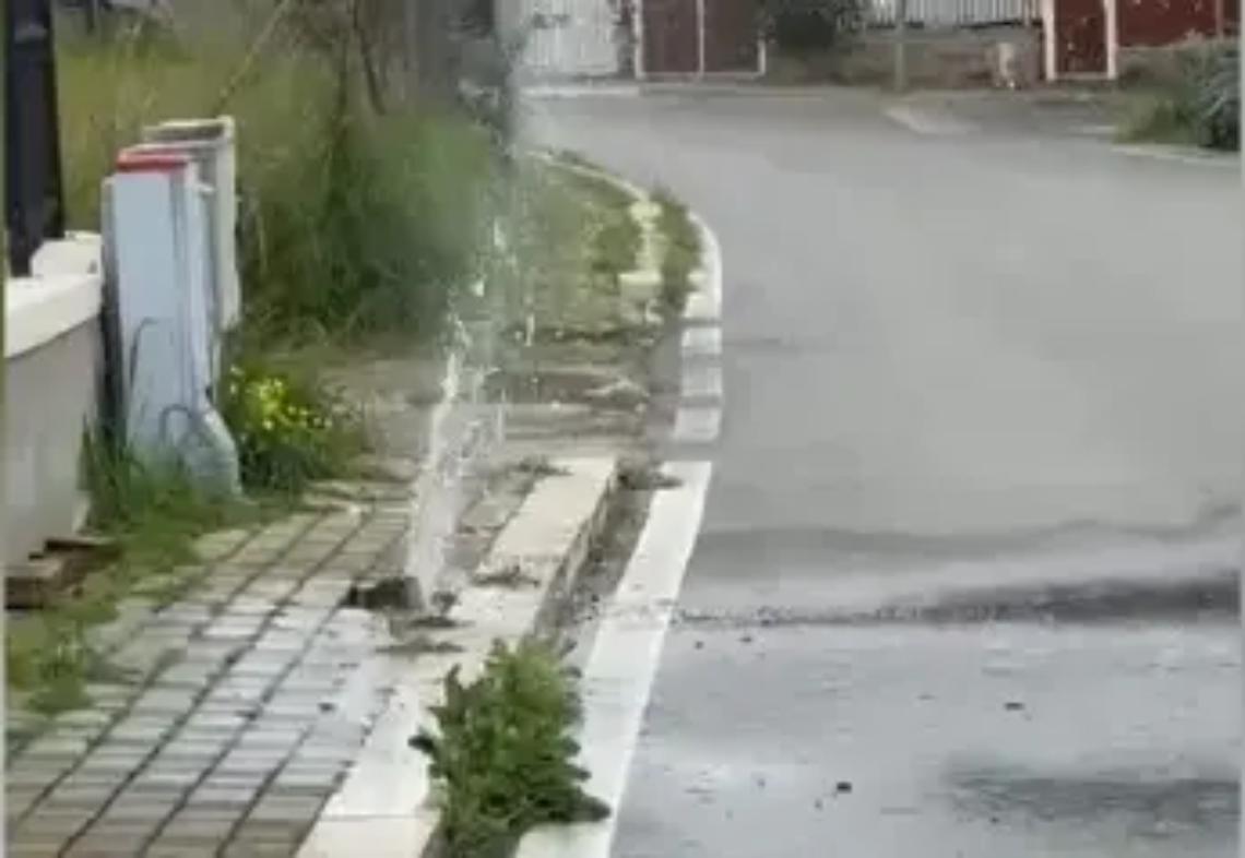 Geyser sul marciapiede a Boccelle