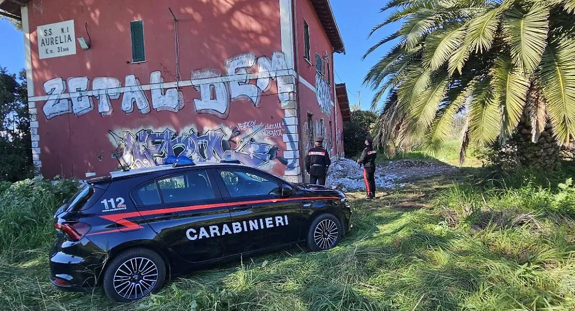 Tentano di occupare un edificio pubblico, denunciati