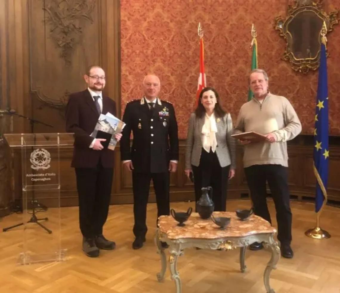 Danesi restituiscono 4 reperti archeologici