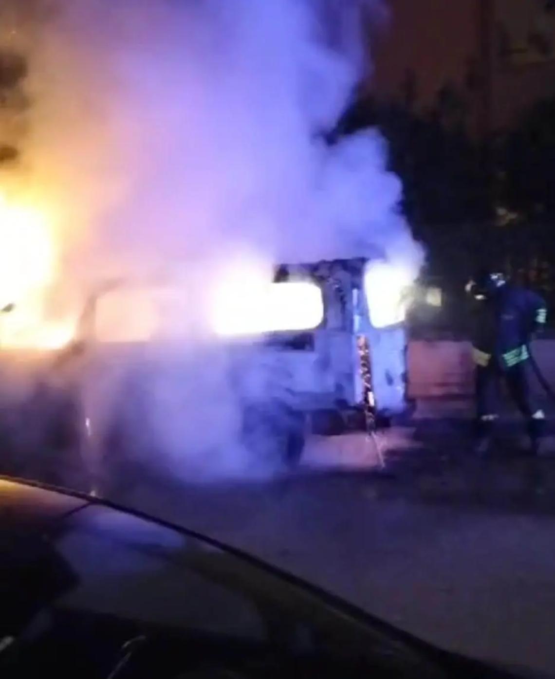 Furgone in fiamme, ancora un incendio