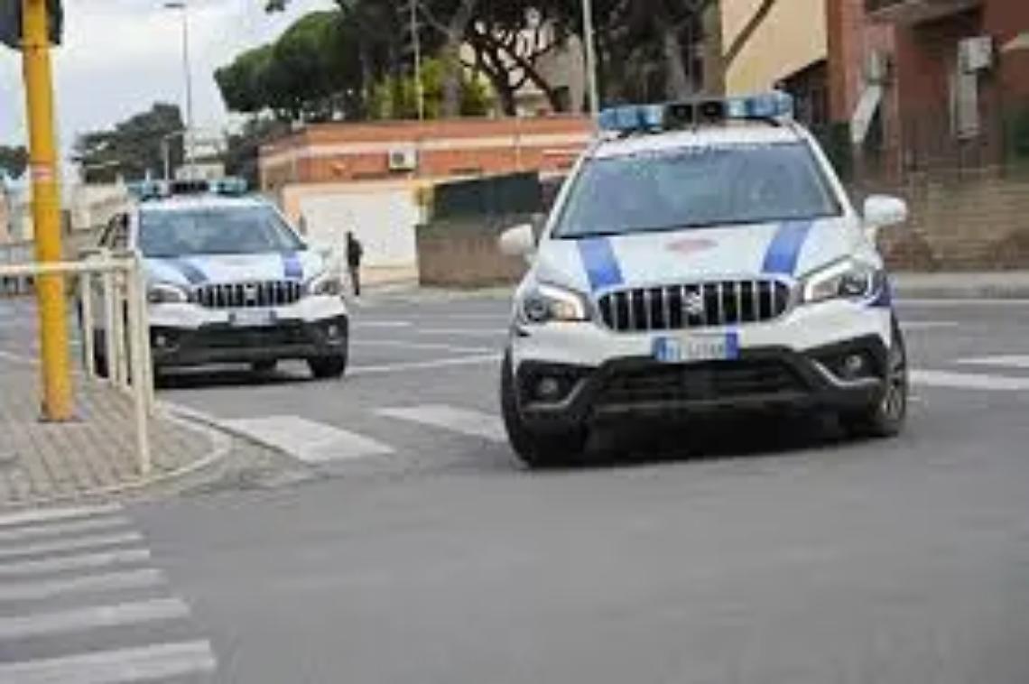 Multe a chi parcheggia al posto dei pullman, ma chi controlla gli autisti indisciplinati?