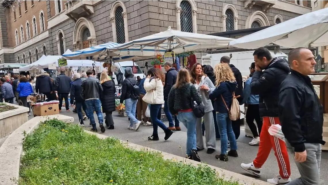 Fiera dell&rsquo;Annunziata, abbigliamento e porchetta protagonisti assoluti