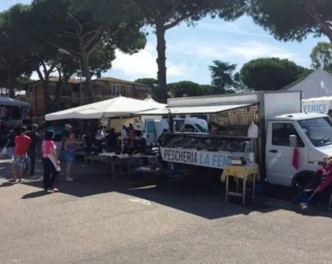 Mercato stagionale del lido di Tarquinia: cambia il periodo e la location