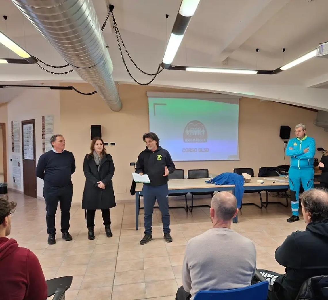 Defibrillatore e soccorso, lezioni Blsd in biblioteca