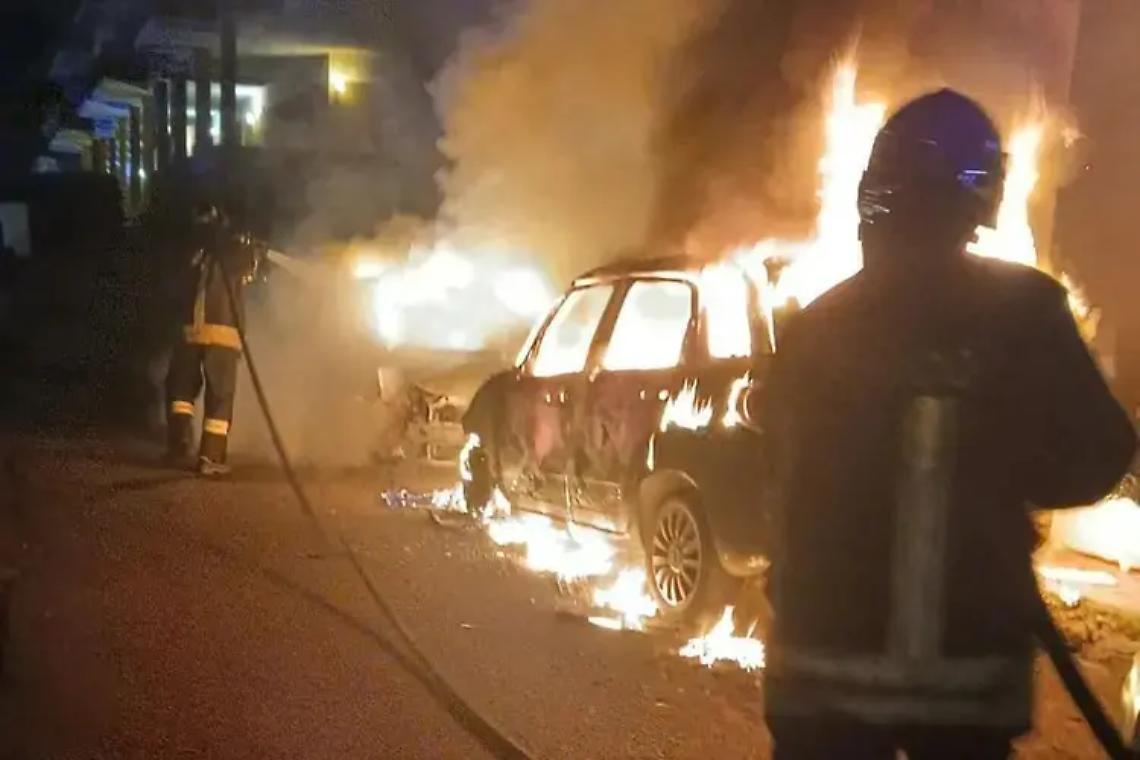 Auto in fiamme: scattano le perquisizioni