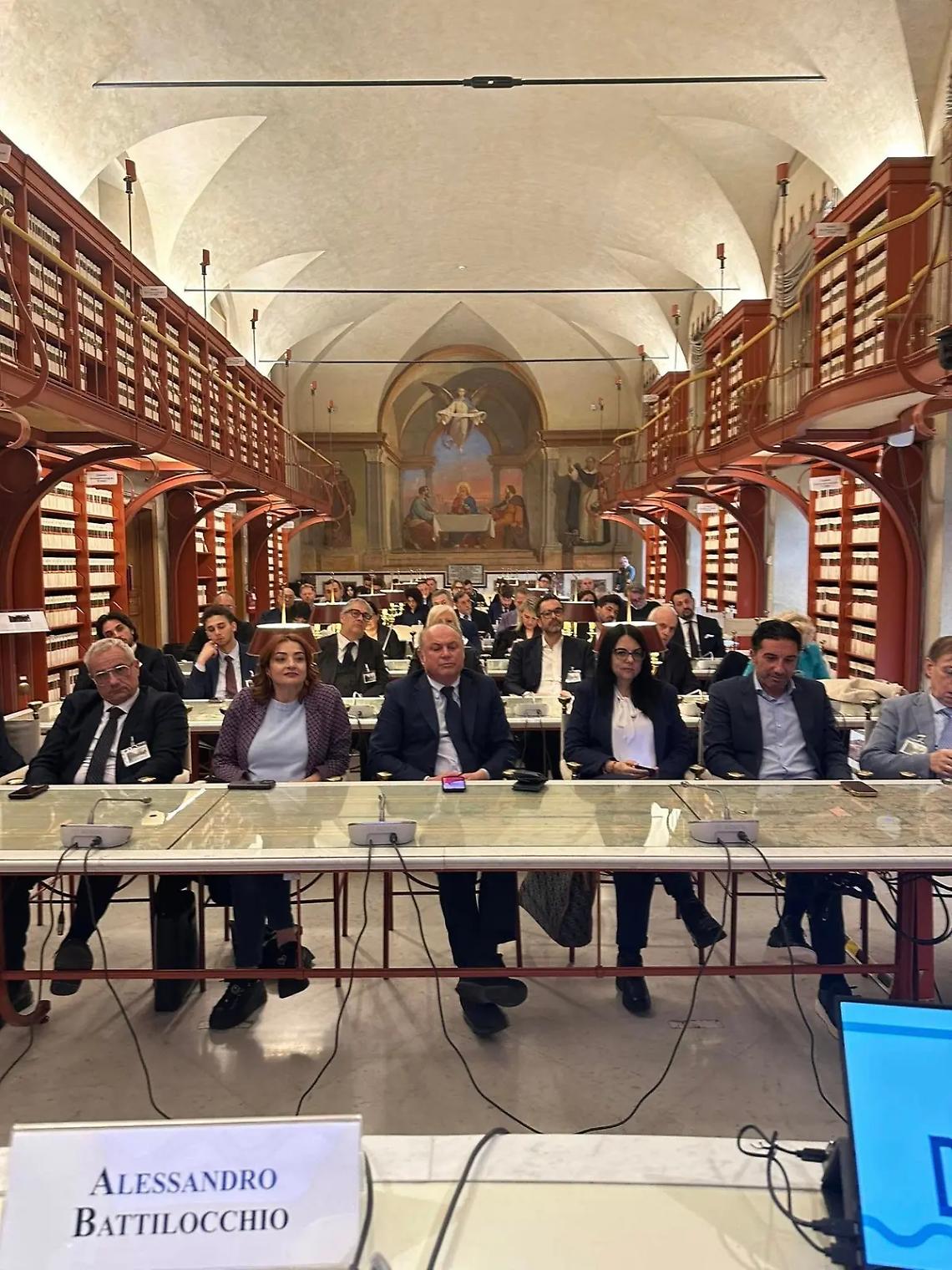 &laquo;La solita politica fatta nelle stanze chiuse&raquo;