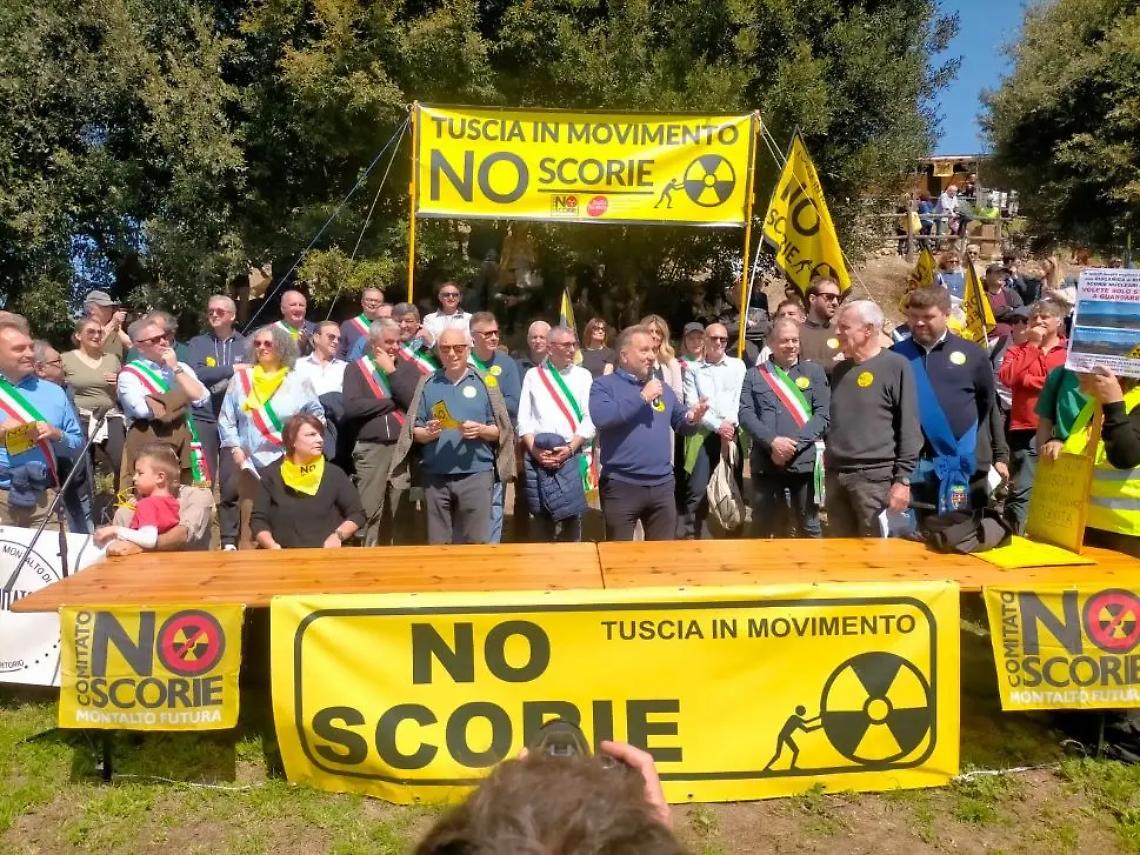 Migliaia di persone a Vulci contro il deposito nazionale di scorie nucleari