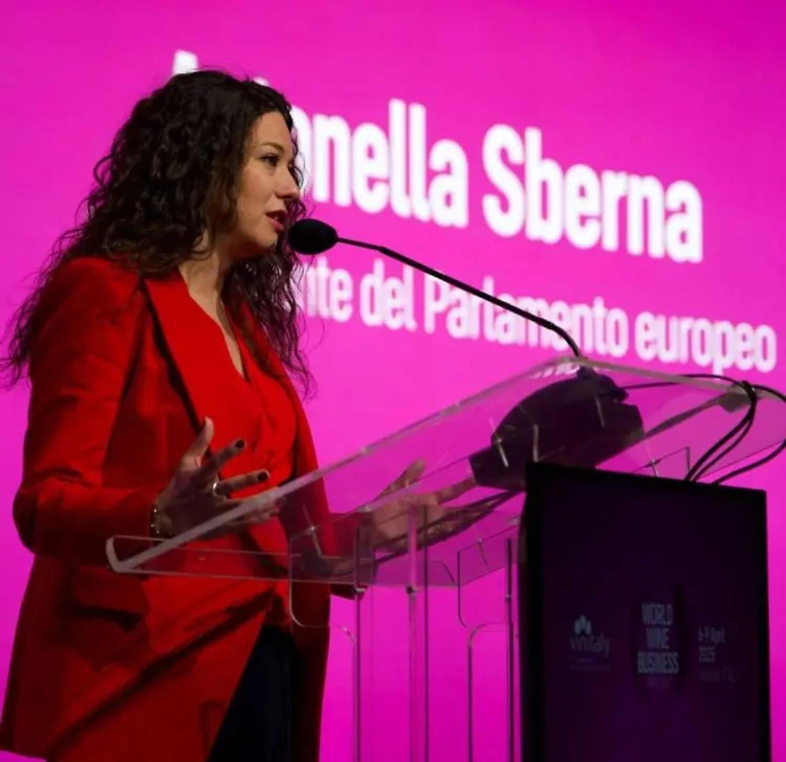 Antonella Sberna: &laquo;Una bottiglia su cinque nel mondo parla italiano&raquo;