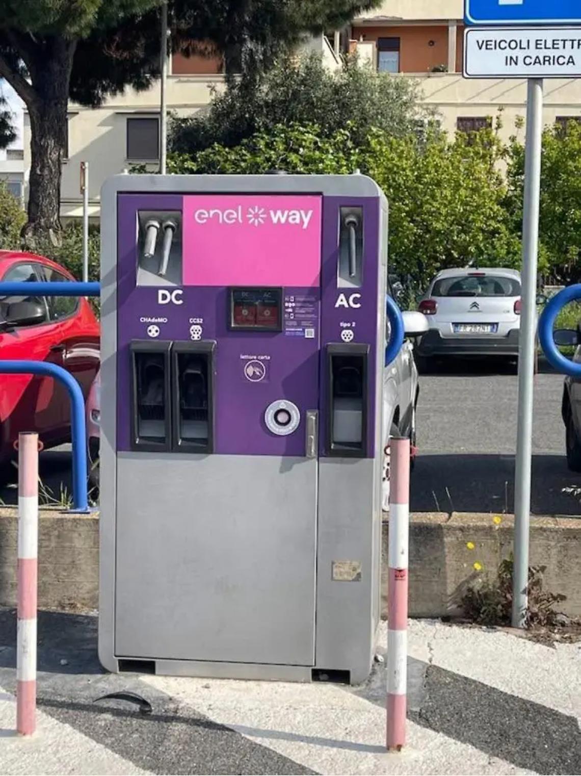 Raid alla colonnina per auto elettriche: i ladri rubano il rame per rivenderlo in &ldquo;nero&rdquo;