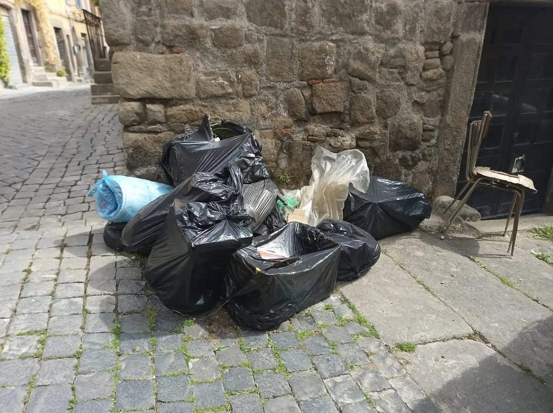 L&rsquo;enigma dei rifiuti in via Lucchi