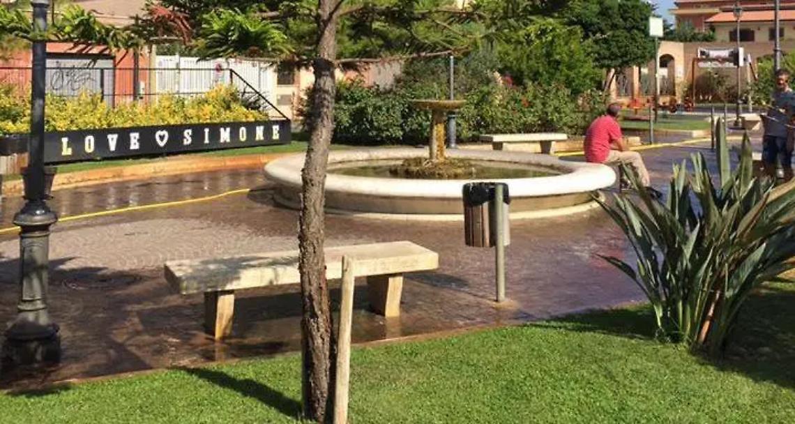 Vandali in azione al Parco Costa