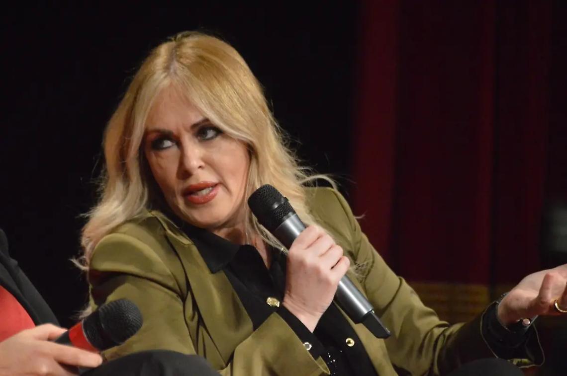 Tarquinia, teatro comunale gremito per ascoltare la criminologa Roberta Bruzzone