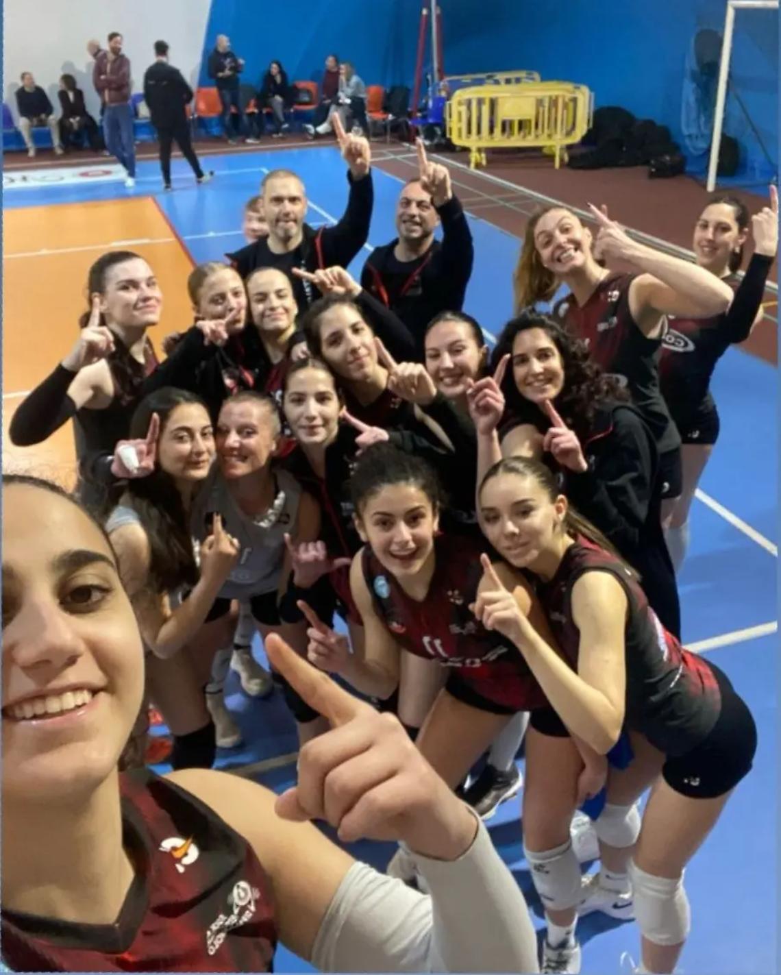 Cv Volley, il 23 non &egrave; fortuna. Primo posto aritmetico per le rossonere