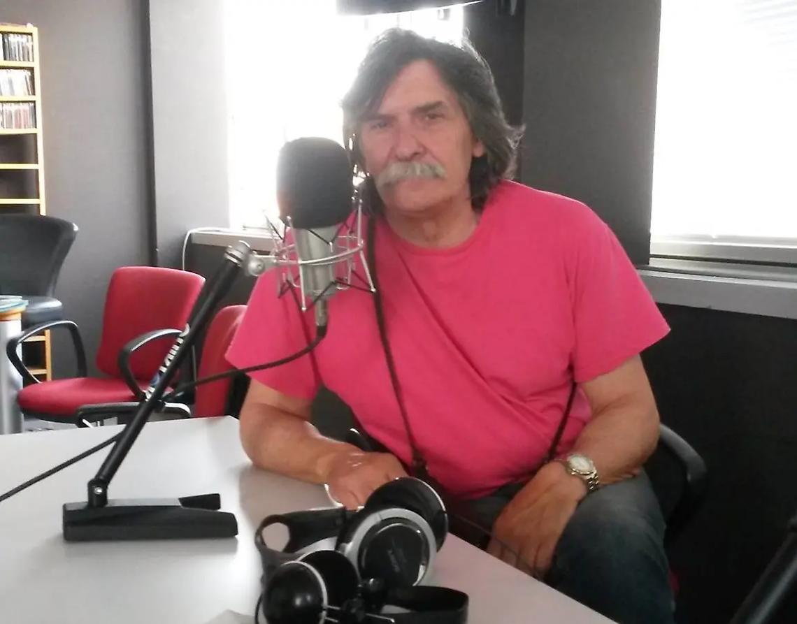 Una targa in ricordo di Manlio Midio, artista civitavecchiese