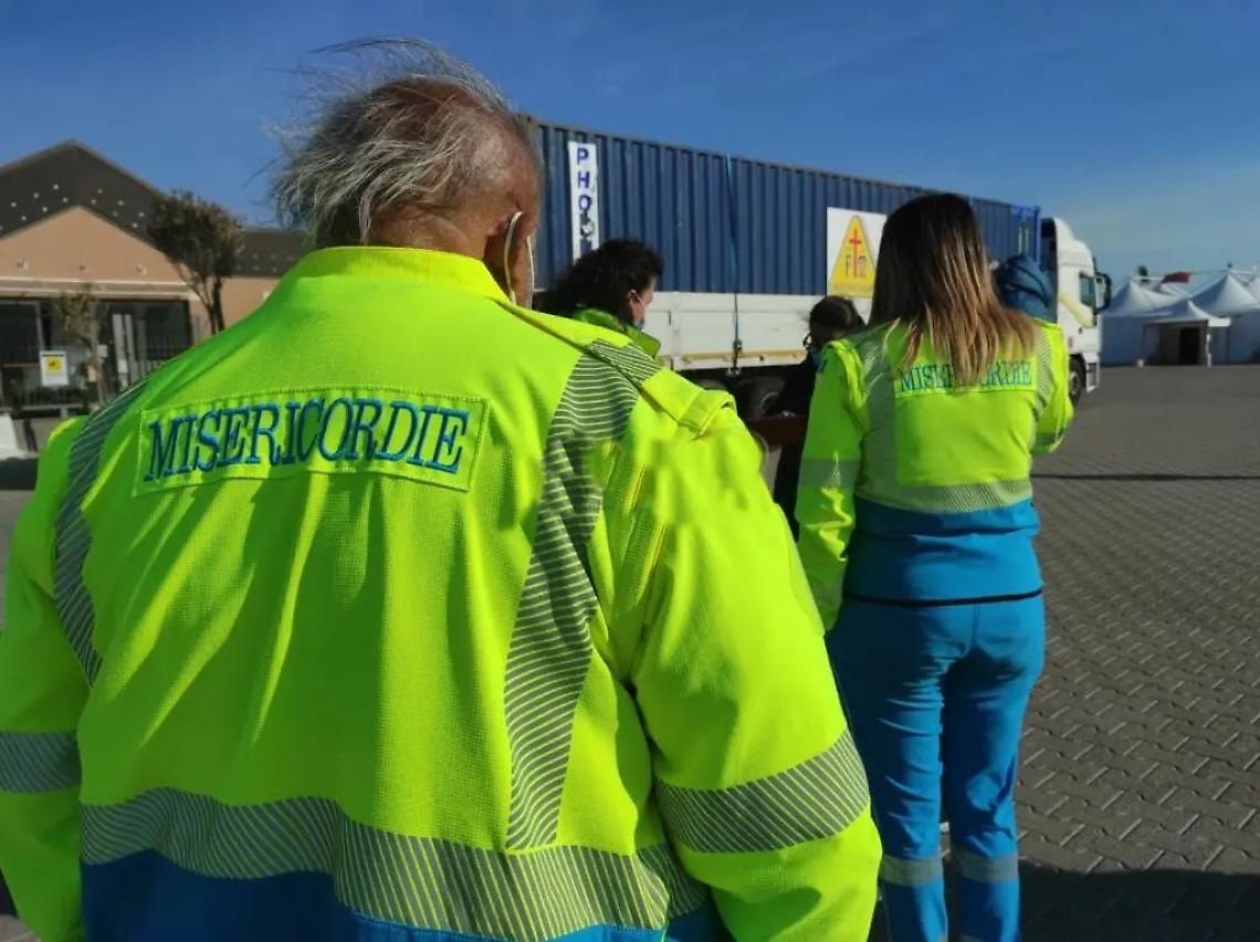 Rischia di soffocare: salvata 86enne