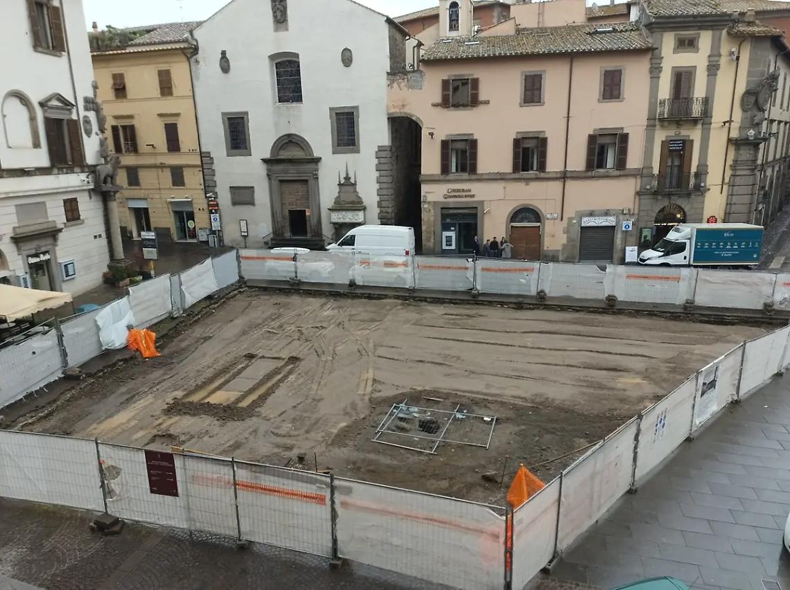 Floris: &laquo;Dal 5 maggio posizionamento delle lastre di peperino&raquo;