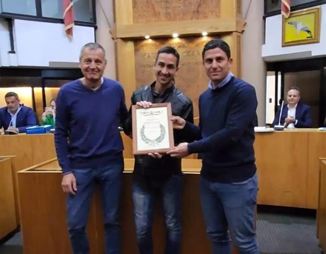 Salv&ograve; un uomo colto da un infarto: un encomio per Gaspare De Santis