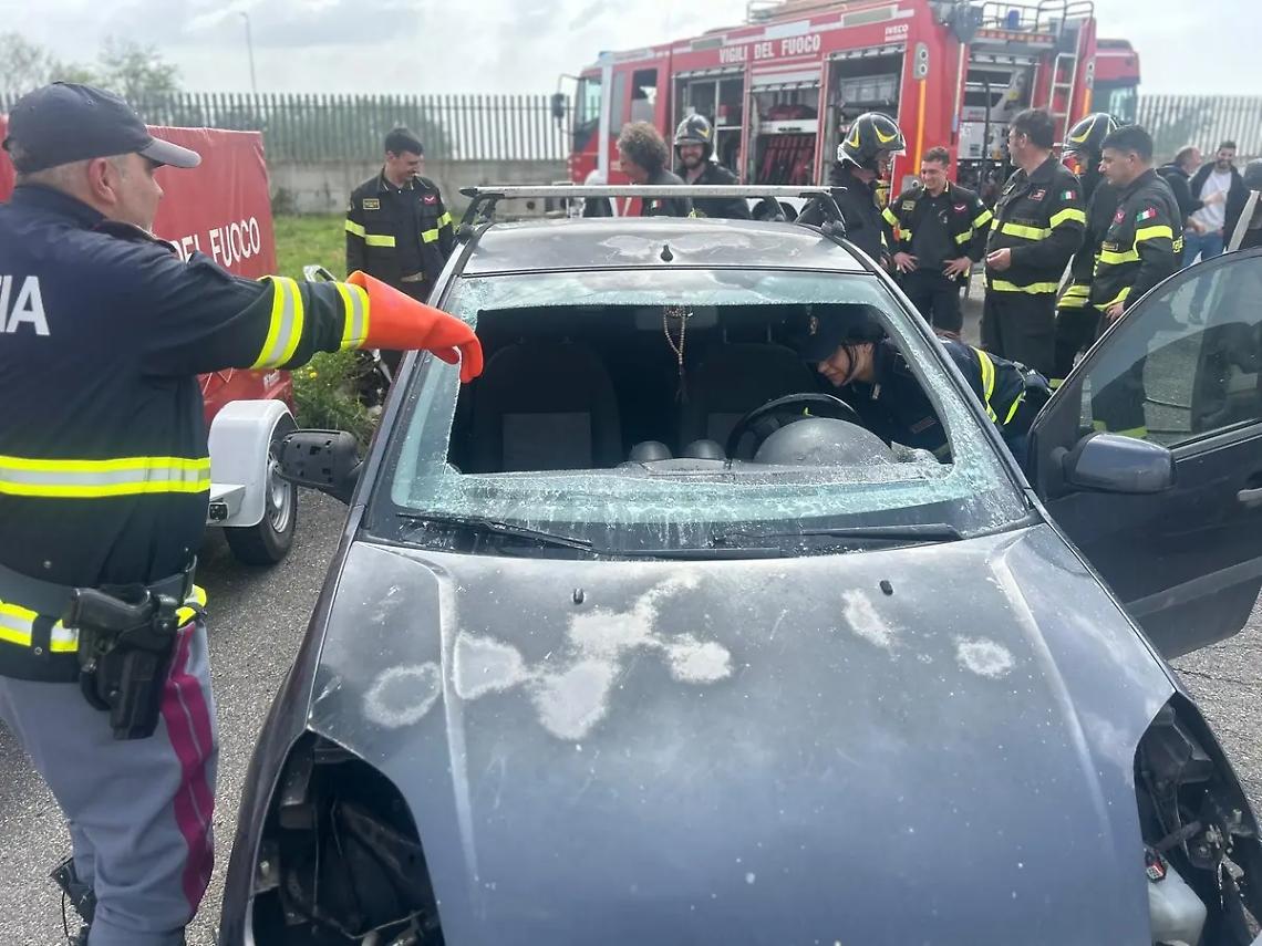 Polizia stradale a &ldquo;scuola&rdquo; dai vigili del fuoco