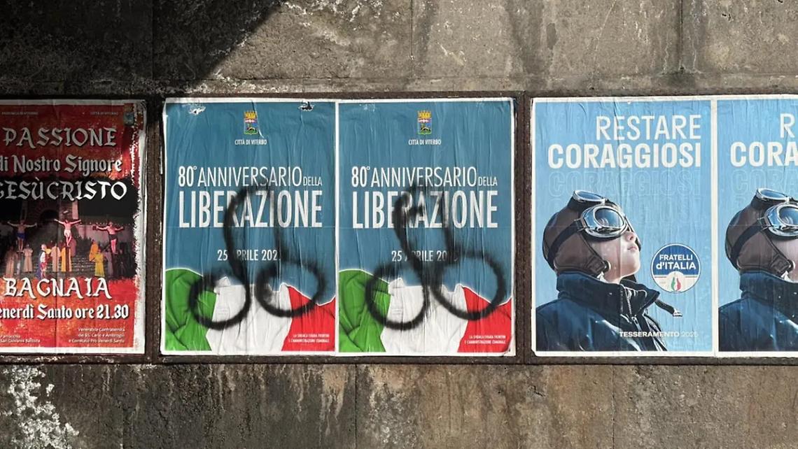Viterbo: disegni fallici sui manifesti del 25 aprile