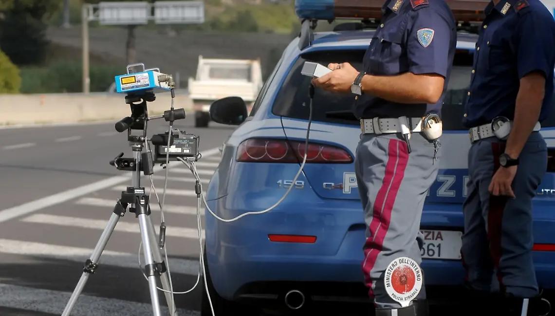Alta velocit&agrave; sotto controllo sulla A12 Tornano gli autovelox mobili della Stradale