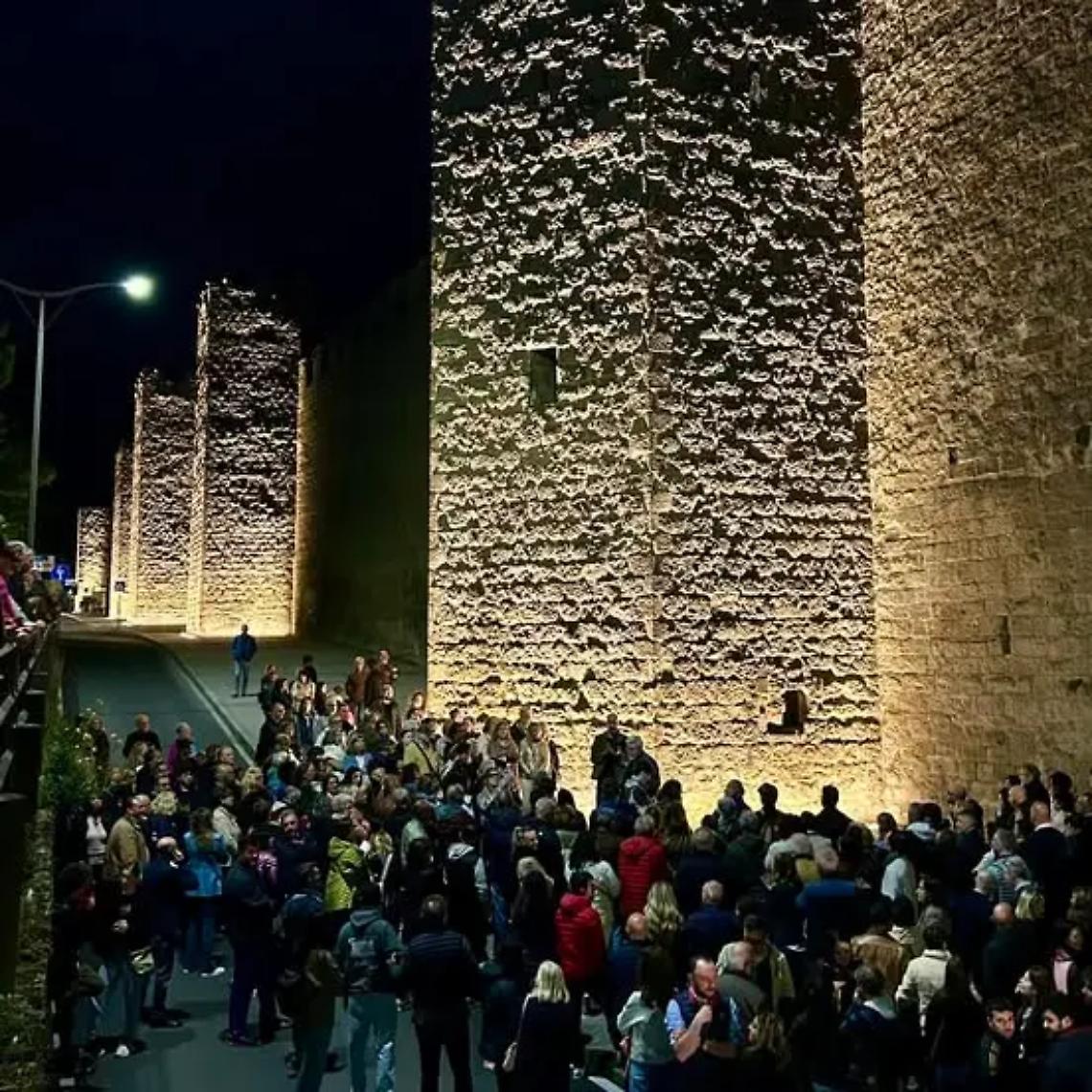 Viterbo: le mura medievali si accedono di nuova luce