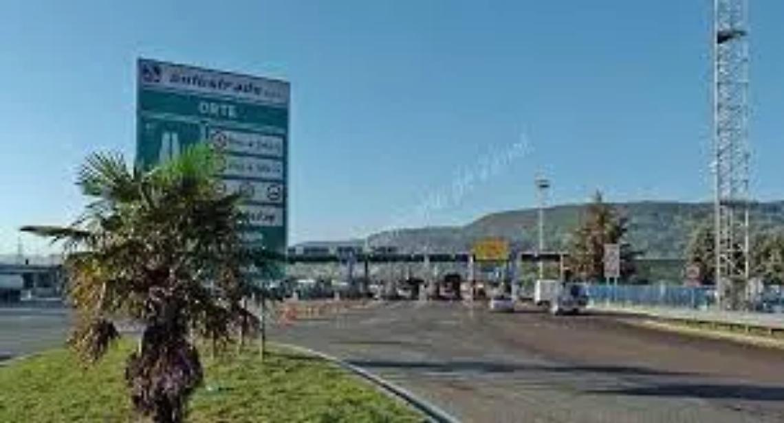 Orte: camion perde parte del carico in autostrada, disagi sull&rsquo;A1