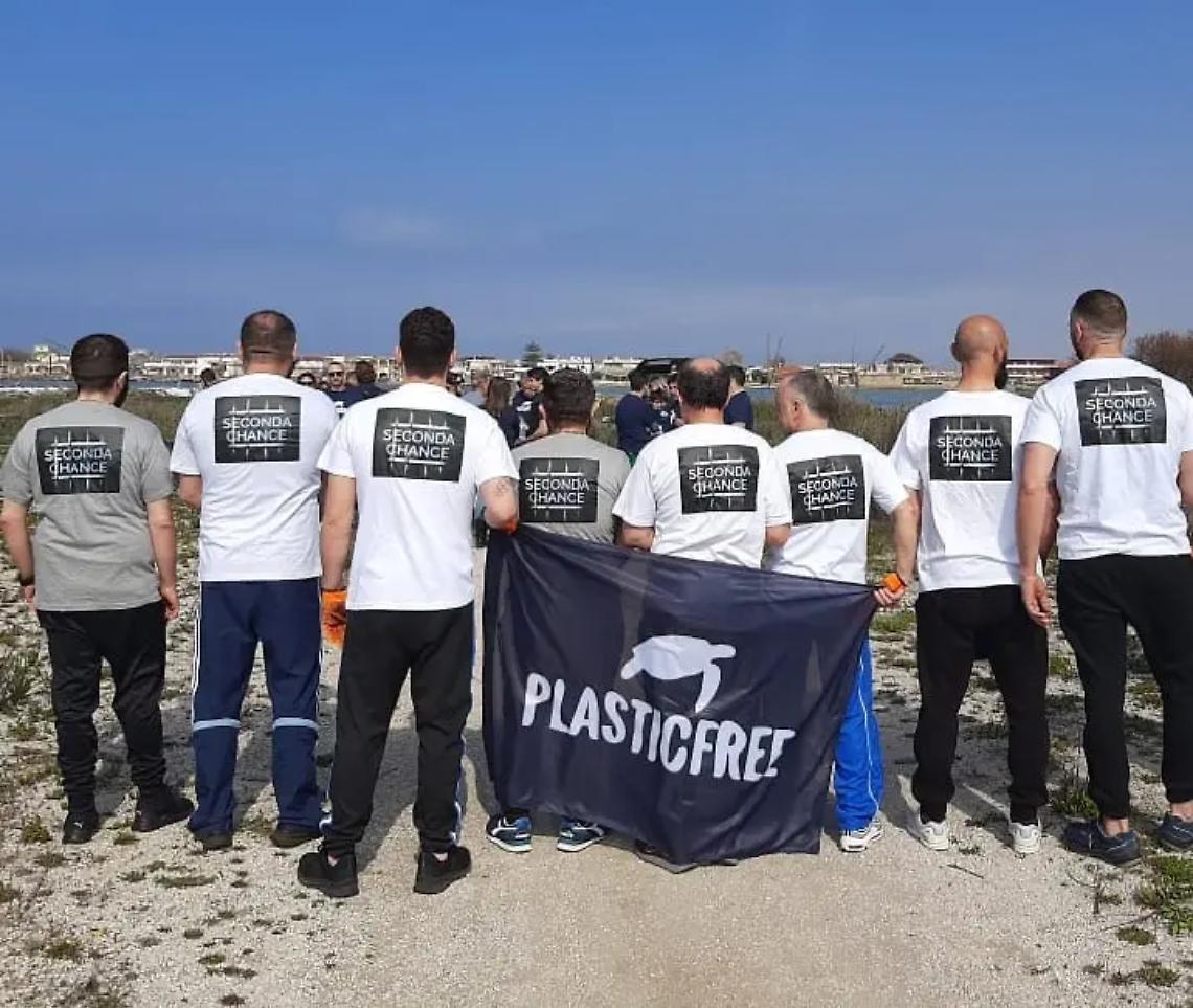 Civitavecchia: detenuti e volontari ripuliscono il Marangone