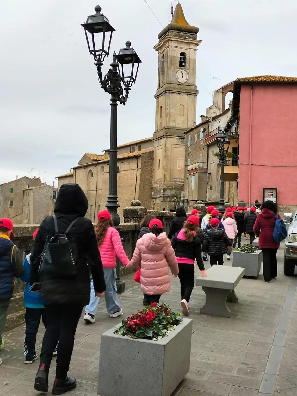 Farnese fa il pienone di turisti per i ponti festivi