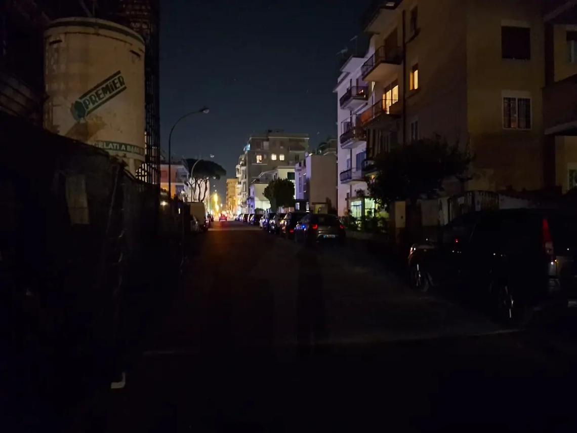 Illuminazione e marciapiedi ko: &egrave; protesta