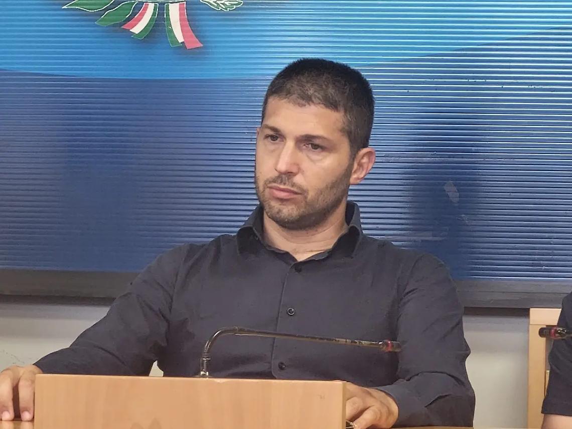 Braccialetti elettronici e rieducazione: le contraddizioni di Giannini sui rifiuti