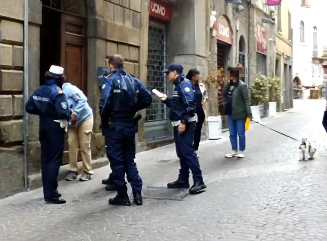 Viterbo: bambino di 4 anni trovato a vagare da solo in centro