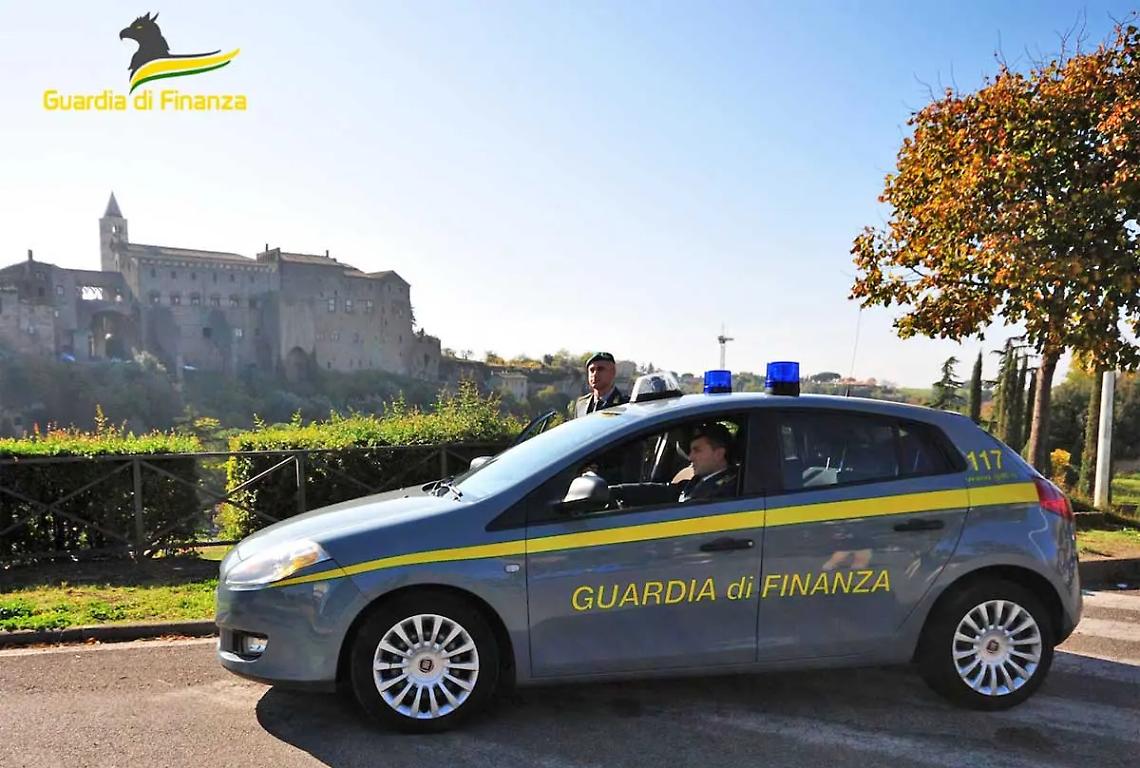 Sequestrati capi contraffatti a Capodimonte e Viterbo
