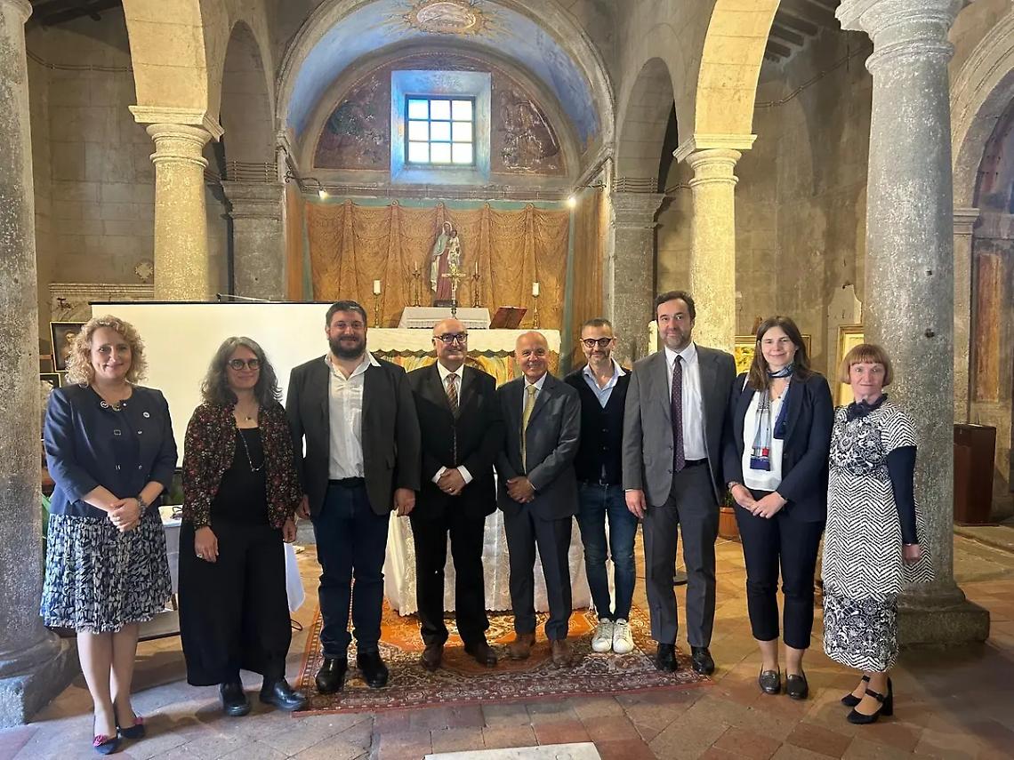 &ldquo;Salvaguardare i fiori e le api per tutelare la salute umana&rdquo;