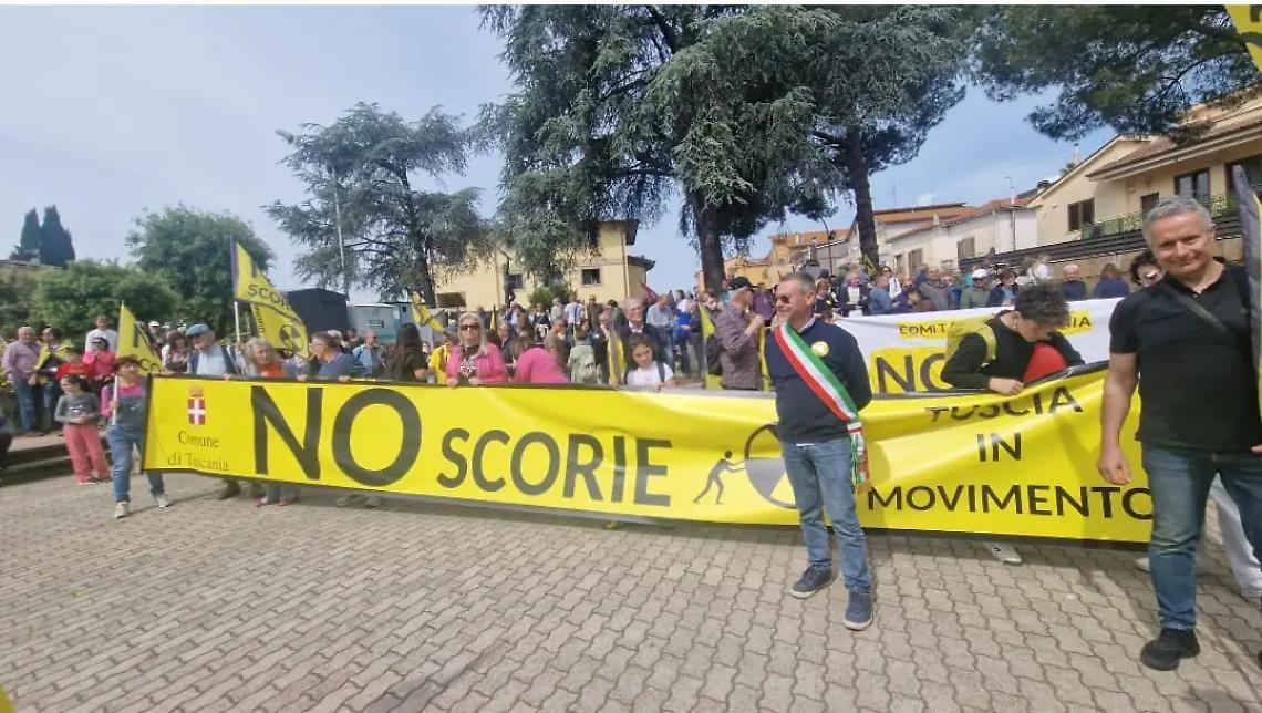 Quasi 4mila persone e 40 sindaci della Tuscia alla marcia di Corchiano contro il deposito nazionale di scorie nucleari