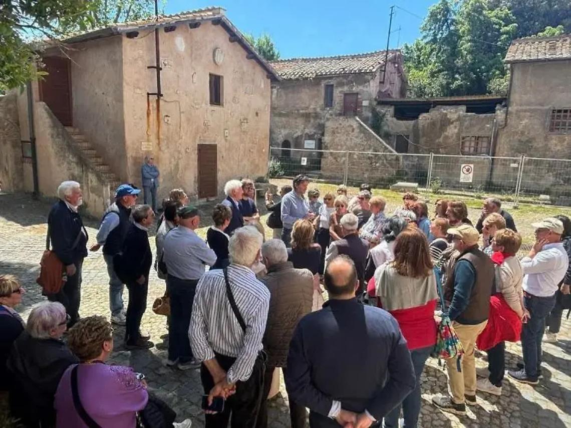 Giubileo 2025, abruzzesi alla scoperta di Santa Marinella, tra tour turistico e conferenza su Papa Celestino V