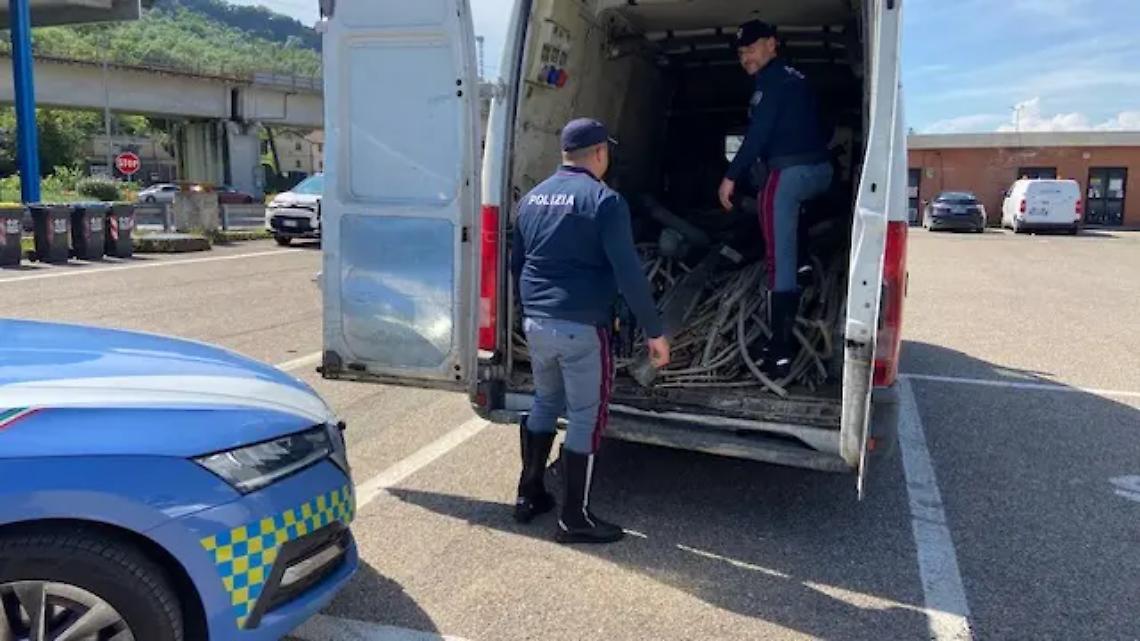 Trentatr&eacute; quintali di rame sul furgone rubato
