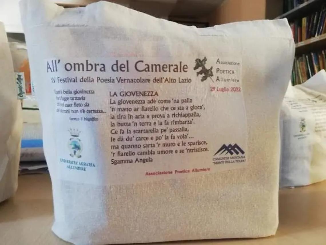 Ottave per lasciare a chi verr&agrave; la storia e le tradizioni locali