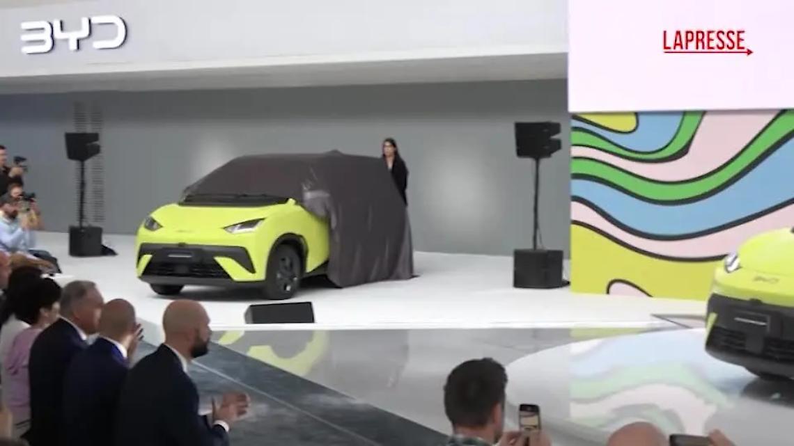 Auto elettriche, BYD sfida il mercato europeo con la compatta low cost Dolphin Surf