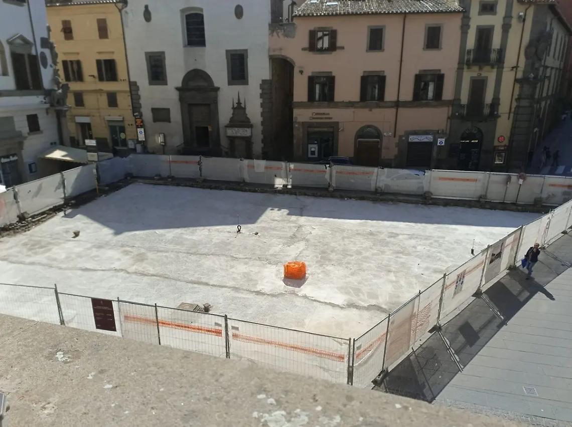 Cantiere Comune, oggi la posa in opera dei lastroni